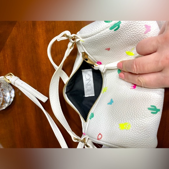 ICING Duffle Bag - White Handbag - Picture 6 of 8